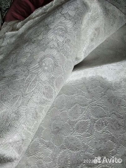 Отрез парчи белой