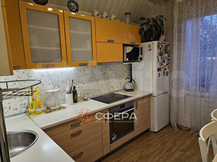 4-к. квартира, 98 м², 3/3 эт.