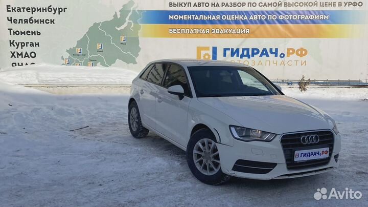 Кронштейн защиты двигателя правый Audi A3 (8V) 5Q0