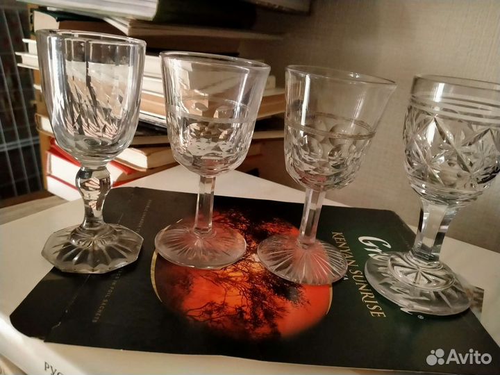 Рюмки на ножке