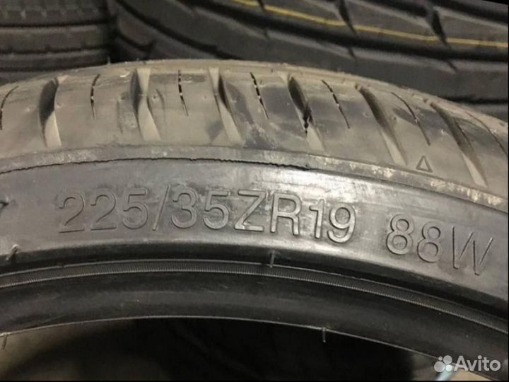 Rydanz Roadster R02 225/35 R19 88W