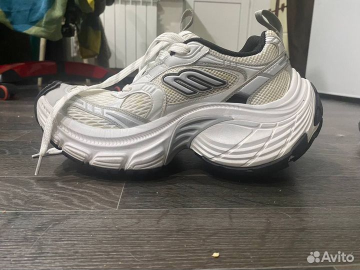 Balenciaga 10xl white