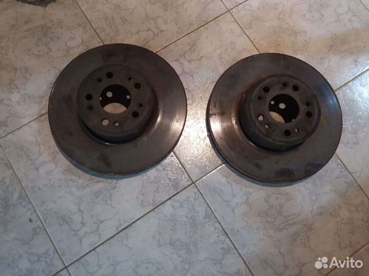 Передние тормозные диски на а/м Мерседес 140
