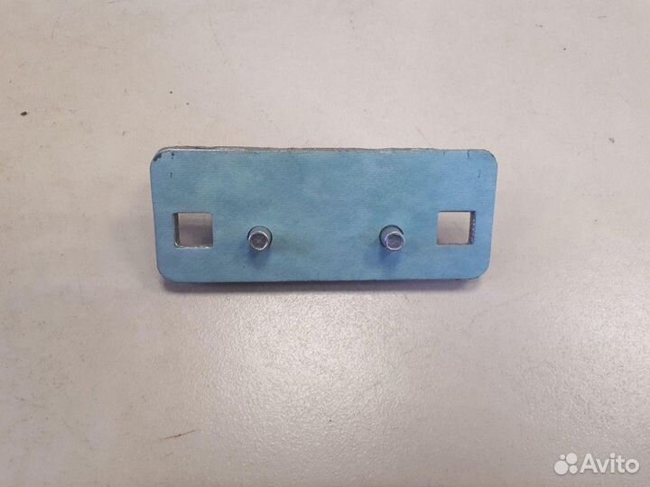 Ответная часть замка двери сдвижной Renault Kangoo