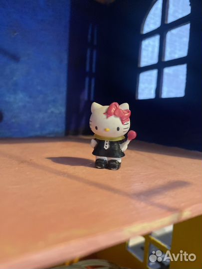 Hello Kitty игрушки 4 маленьких и 2 большие