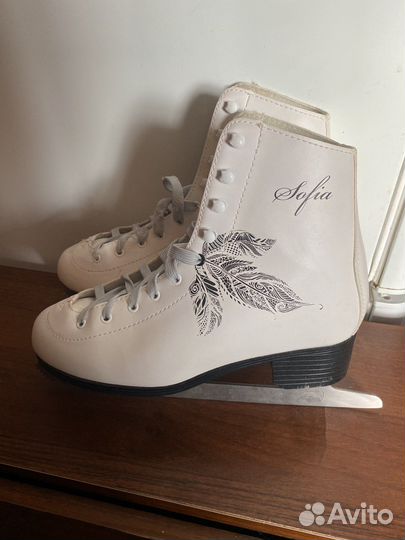 Коньки фигурные женские