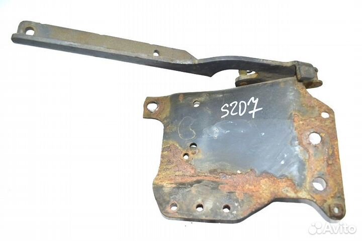 Петля решетки радиатора, левая scania R-series (01