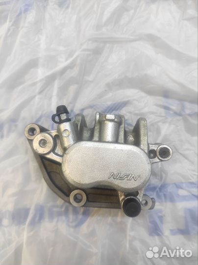 Суппорт передний правый Suzuki skyWave 650