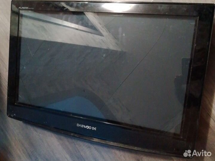 Телевизор на запчасти,разбит экран