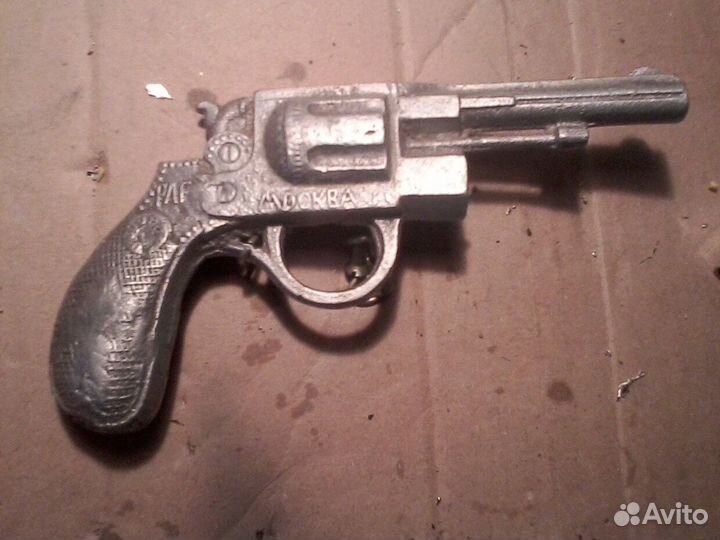 Пистолет-Пистоны