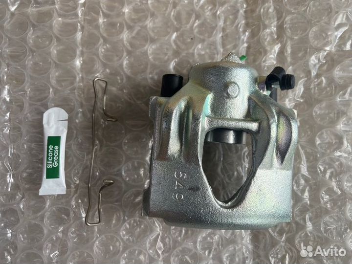 Суппорт тормозной передний левый Volvo 460 1989