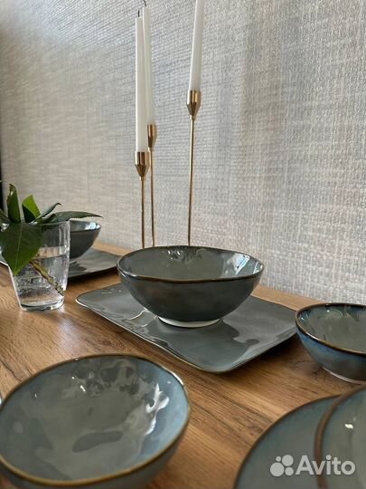 Набор столовой посуды, тарелки