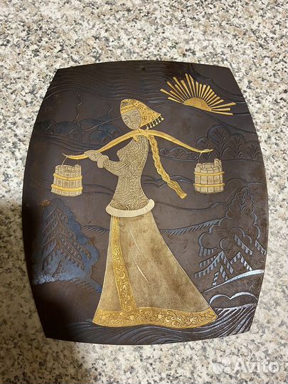 Металлическая тарелка на стену