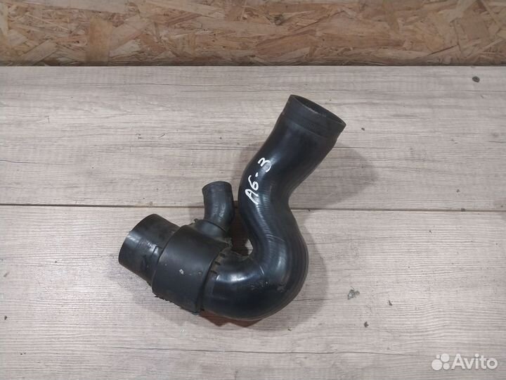 Патрубок интеркулера Audi A6 C5 Volkswagen Passat
