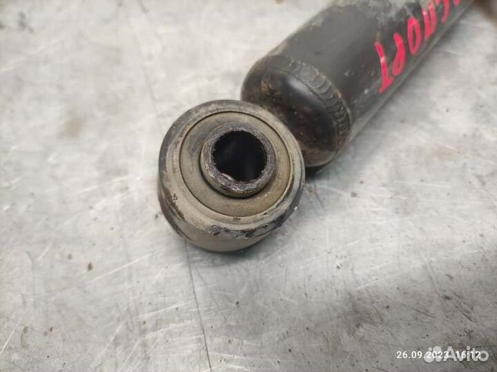 Амортизатор задний левый Mitsubishi Pajero Sport 2