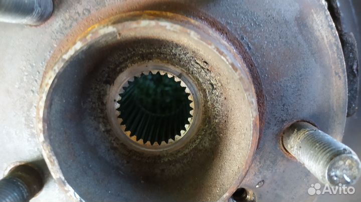 Кулак задний левый Land Rover Range Rover vogue