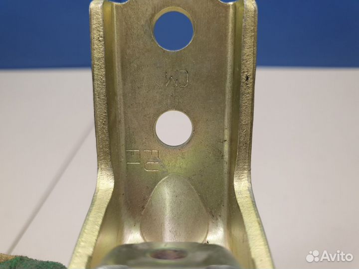 Петля двери левая KIA Mohave 2008