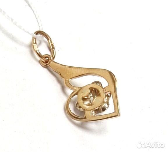 Золотая подвеска с камнем