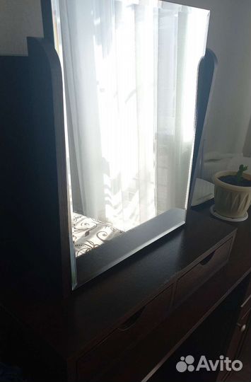 Трюмо с ящиками