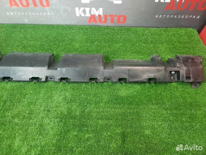 Кронштейн накладки порога левый LADA X-Ray Cross