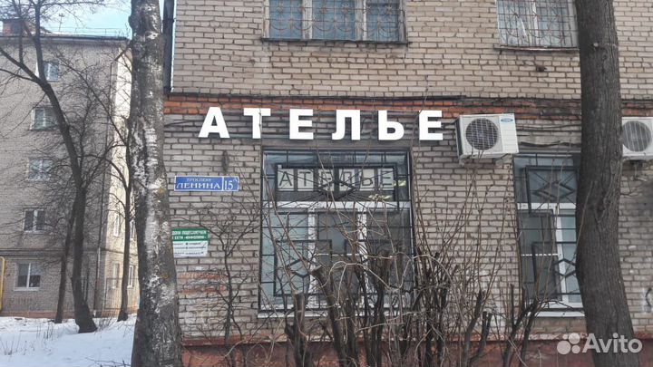 Ателье. Ремонт одежд. Швея