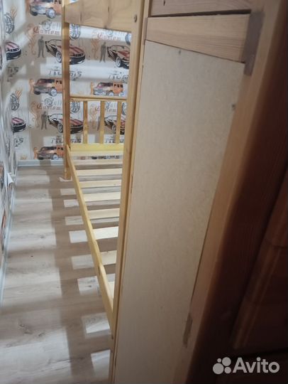 Двухъярусная кровать из дерева