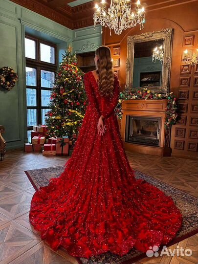 Вечернее красное платье в пол