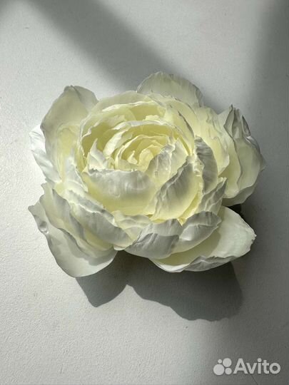 Большая брошь цветок, брошь чокер с пионом