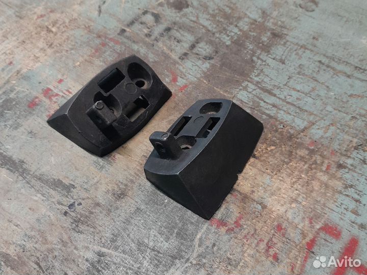 Кронштейны зеркал на двери волга