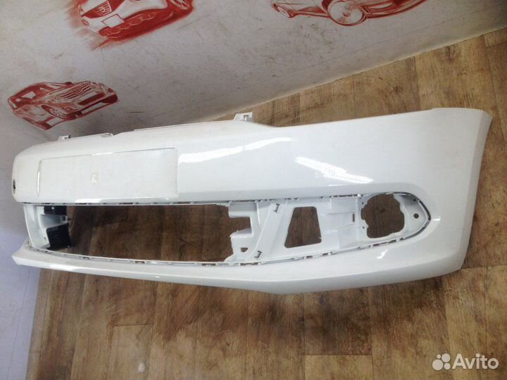 Бампер передний на Volkswagen Polo сед белый Pure