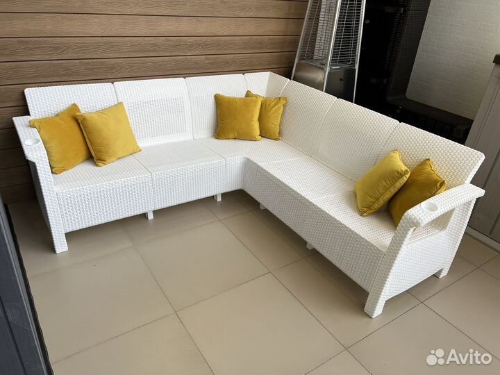 Угловой диван на дачу