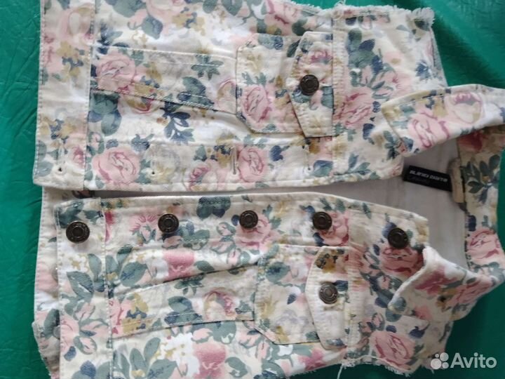 Джинсовая жилетка,летние джинсы