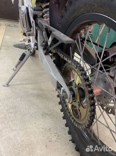 Кроссовый avantis fx 250 lux