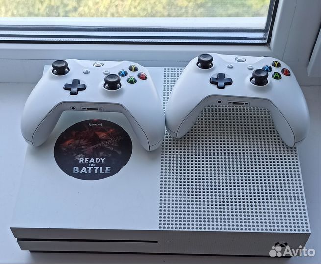 Xbox one s 2 геймпада 1tb