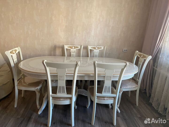 Столы и стулья