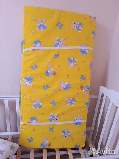 Детская кроватка с универсальным маятником