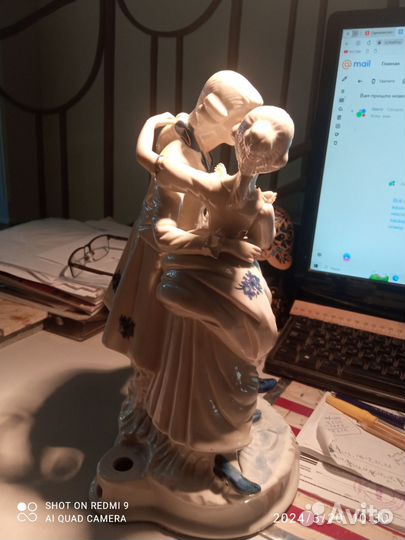 Статуэтка фарфор