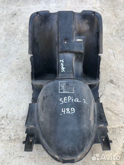 Подрулевой пластик Suzuki Sepia 2