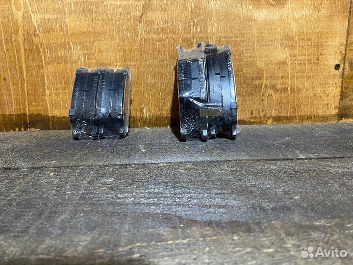 Комплект тормозных колодок на Geely Tugella 2021г