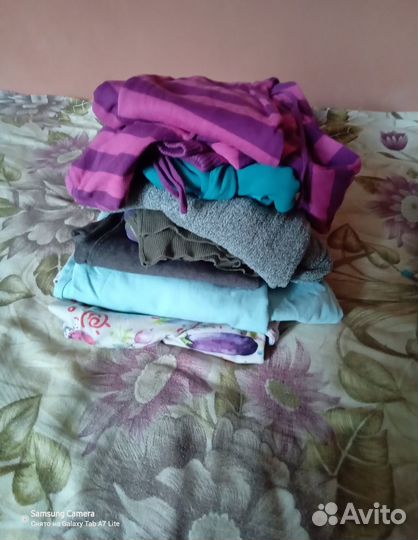 5 кофт(44 размер) и 2 джинс (28 /29) для деревни