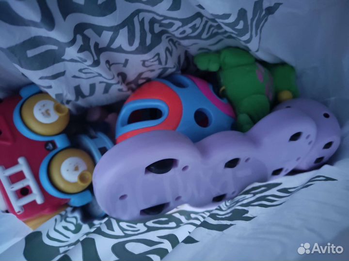 Детские вещи (много), игрушки. Отдаю коробкой