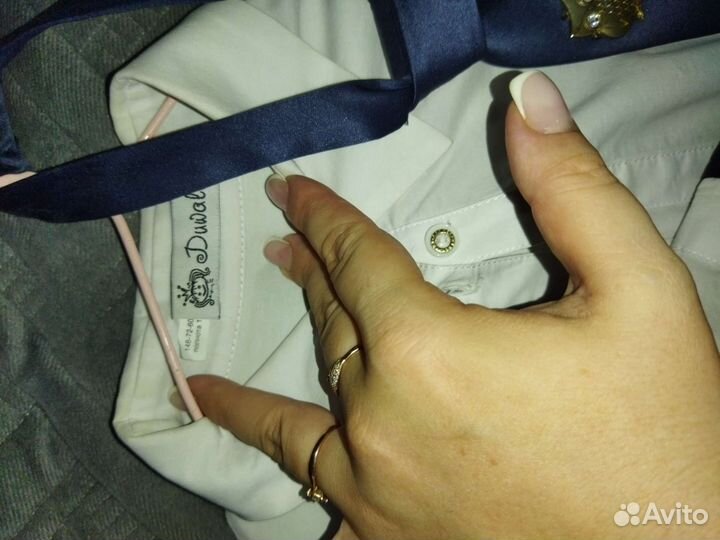 Блузки школьные и кофта синяя