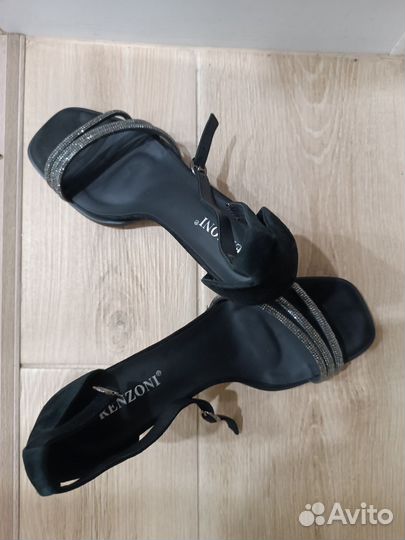 Босоножки женские 39 размер