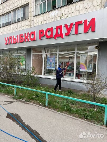 Мойка окон остекления фасада зданий вывесок витрин