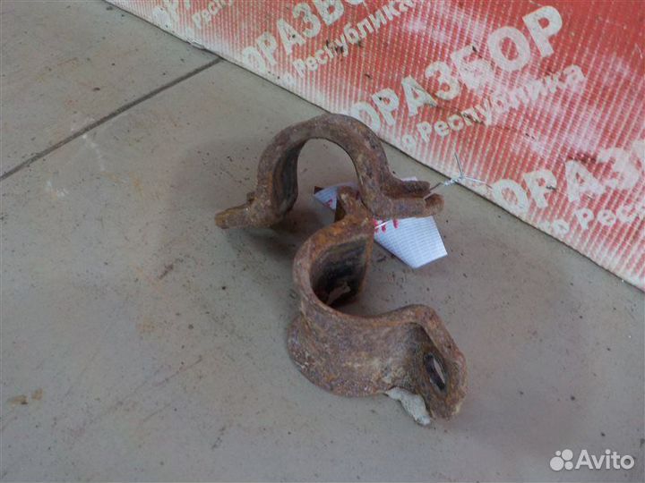 Скобы стабилизатора передние LADA Priora хэтчбэк