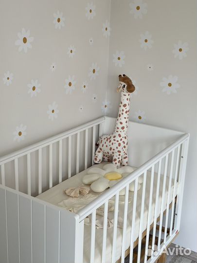 Детская кроватка с маятником