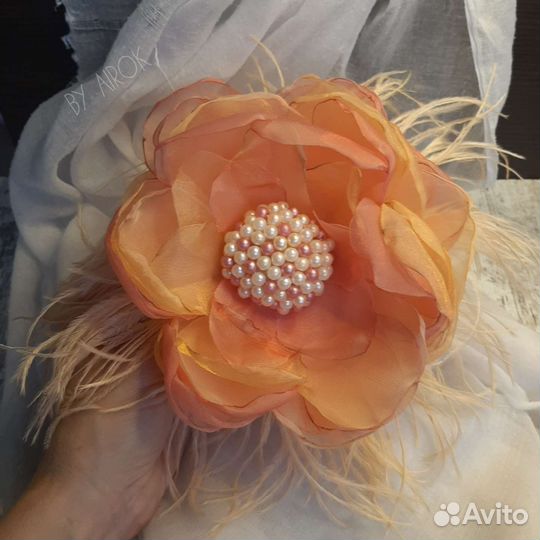 Брошь с перьями