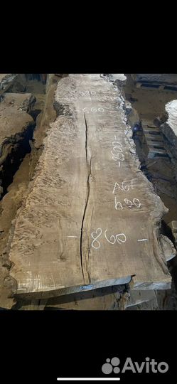 Слэбы и спилы дерева, стол