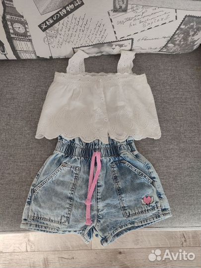 Джинсовые шорты и хлопковый топ