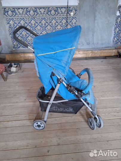 Прогулочная коляска